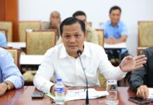 ឯកឧត្តម ហ៊ែល តូនី អនុប្រធានក្តាប់រួម អាជ្ញាធរទន្លេសាប អញ្ជើញដឹកនាំប្រជុំពិភាក្សា ស្តីពីការស្នើសុំជួសជុល សាងសង់ និងស្តារប្រឡាយ ទំនប់ អាងទឹក ស្រះ ត្រពាំង នៅតំបន់២ នៃតំបន់បឹងទន្លេសាប ក្នុងខេត្តសៀមរាប