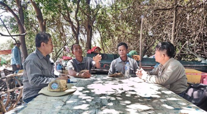 ក្រុមការងារអាជ្ញាធរទន្លេសាប បានចុះសិក្សាពីមូលហេតុត្រីងាប់ ក្នុងទីតាំងអភិរក្សជលផលតាមោក សហគមន៍កំពង់ឃ្លាំង ឃុំកំពង់ឃ្លាំង ស្រុកសូទ្រនិគម ខេត្តសៀមរាប