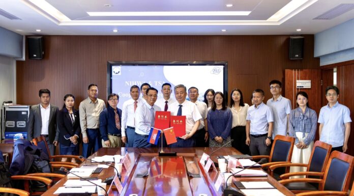 ឯកឧត្តម ម៉ៅ ហាក់ អនុប្រធានអាជ្ញាធរទន្លេសាប អញ្ជើញចុះអនុស្សរណៈយោគយល់គ្នារវាងអាជ្ញាធរទន្លេសាប TSA និងវិទ្យាស្ថានស្រាវជ្រាវជលសាស្ត្រ និងស្វ័យប្រវត្តិកម្មអភិរក្សទឹក NIHWA និងចូលរួមបិទសិក្ខាសាលា ស្តីពីការលើកកម្ពស់សមត្ថភាពបង្ការជំនន់ទឹកភ្លៀង និងជំនោរទឹកសមុទ្រនៅតំបន់ឆ្នេរ នៅសាធារណរដ្ឋប្រជាមានិតចិន