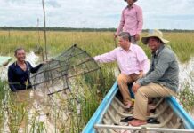 ក្រុមការងារការិយាល័យអភិរក្ស បានបន្តចុះសិក្សាស្វែងយល់ និងពិគ្រោះយោបល់ជាមួយសហគមន៍ ព្រមទាំងអ្នកពាក់ព័ន្ធនានា ដើម្បីអាចកំណត់វិភាគមុខងារ លើតំបន់អភិរក្សជលផលអតីតឡូតិ៍នេសាទលេខ៦ ក្នុងខេត្តសៀមរាប