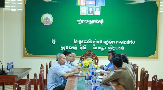មន្ត្រីនាយកដ្ឋាននីតិកម្ម និងផ្សព្វផ្សាយ បានបន្តចុះអនុវត្តសកម្មភាពតាមដាន ត្រួតពិនិត្យ និងចូលរួមសម្របសម្រួលវិវាទទំនាស់អត្ថប្រយោជន៍ពីការប្រើប្រាស់ដីធ្លី និងធនធានធម្មជាតិ នៅតំបន់ទន្លេសាប ខេត្តបាត់ដំបង